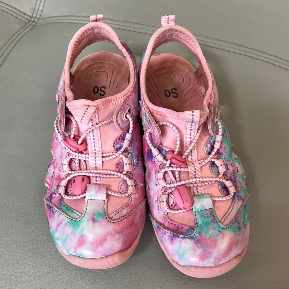 Comfortable water shoes/summer sandals